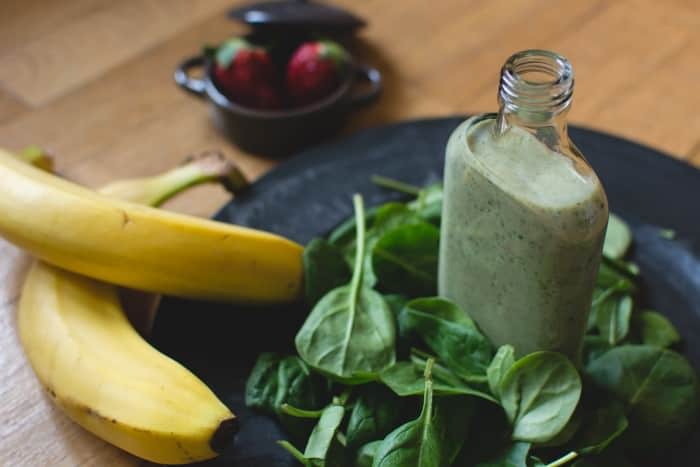 foodiesfeed.com_green-smoothie-with-ingredients