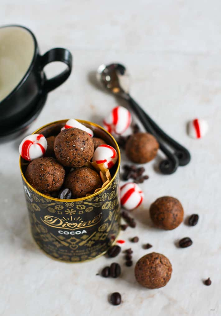 Gluten free and Vegan friendly peppermint mocha protein bites! Grain free , no bake, easy to make, and so tasty for holidays or for healthy dessert! @cottercrunch