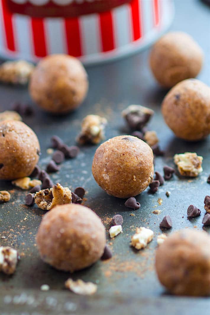 Gluten free No Bake Pumpkin Spiced Cookie Dough Bites! A pumpkin cookie treat that's easy to make, tastes delicious, and protein packed! A healthy snack to satisfy your sweet tooth!