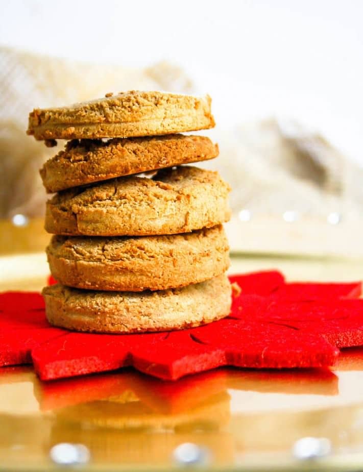 A sweet and refreshing twist on your average holiday cookie! Grain Free and Paleo friendly! Orange Maple glazed sugar cookies are great for sharing