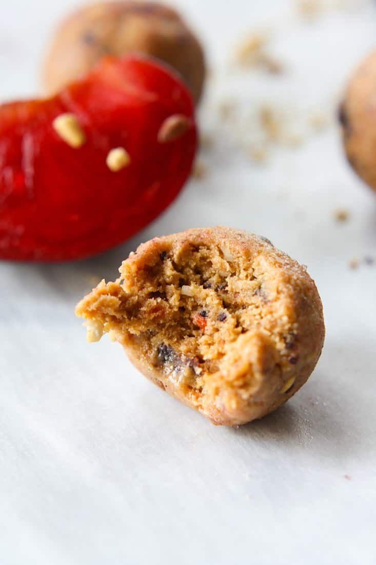 A one bite wonder! These gluten free no bake Vanilla Plum Crumble Bites wrap up all the flavors of that stone fruit summer dessert into one delicious, healthy, gluten free protein bite. @cottercrunch