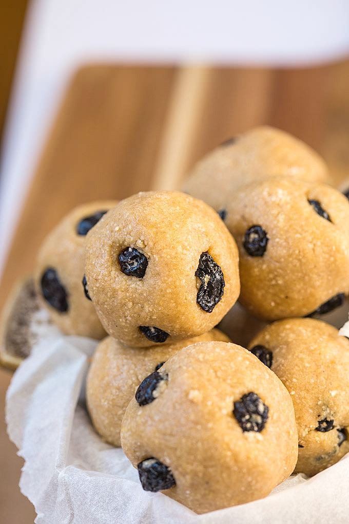 blueberry-muffin-energy-balls @thebigmansworld
