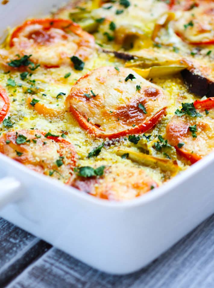 Hatch Green Chile and Tomato Casserole! A healthy gluten free casserole with the fresh taste of hatch green chiles and tomatoes make for a super easy and quick dinner recipe. Great for vegetarians or just add meat for those hungry carnivores. #recipe on cottercrunch.com