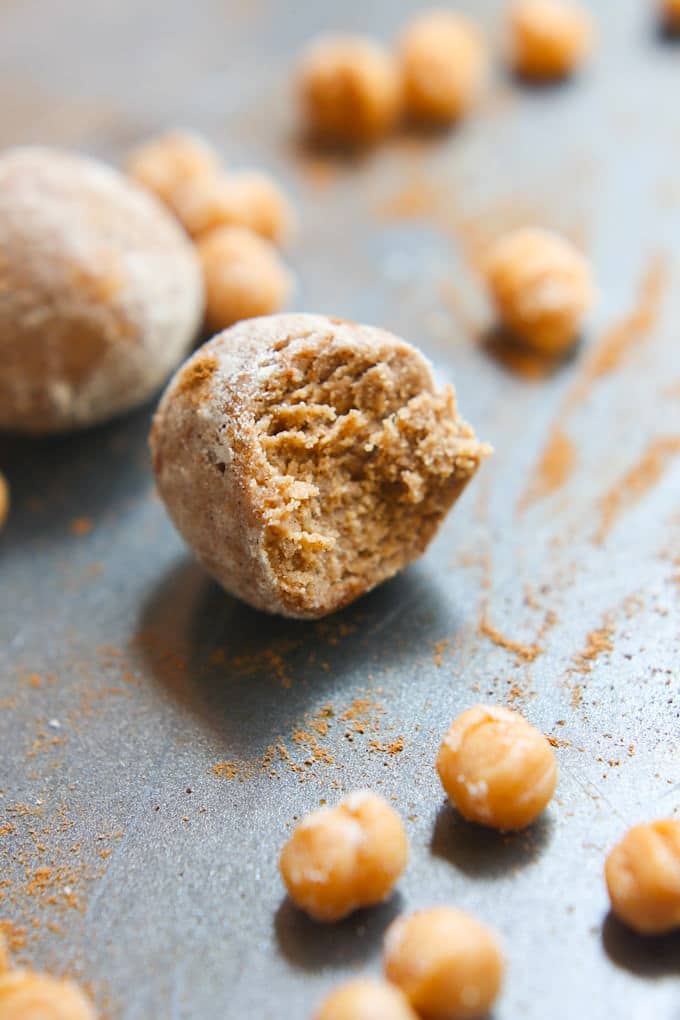 Gluten Free Salted Caramel Protein Bites! The perfect protein ball recipe to satisfy your sweet tooth! Super easy to make with no baking, kid friendly, great for snacking, desserts, etc.