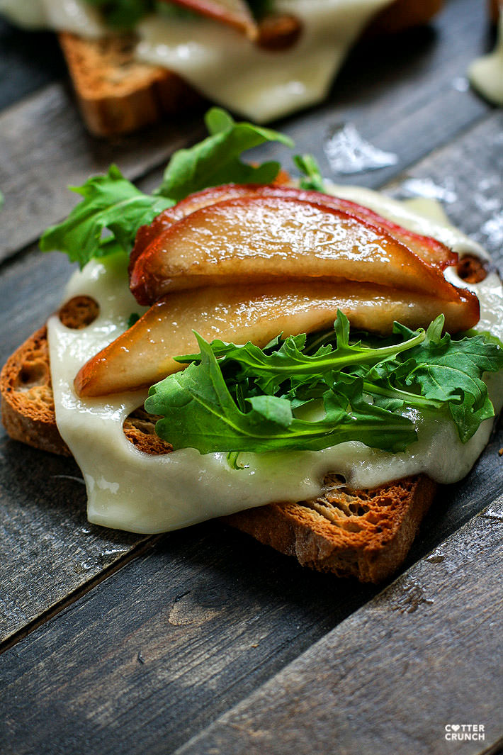 Honey Balsamic-glazed pears with Swiss Cheese and arugula on Gluten Free Rye Style toast! A delicious vegetarian meal perfect for a quick lunch, appetizer, or post workout recovery meal /snack! Balanced with gluten free whole grain carbs, protein, and healthy fats!