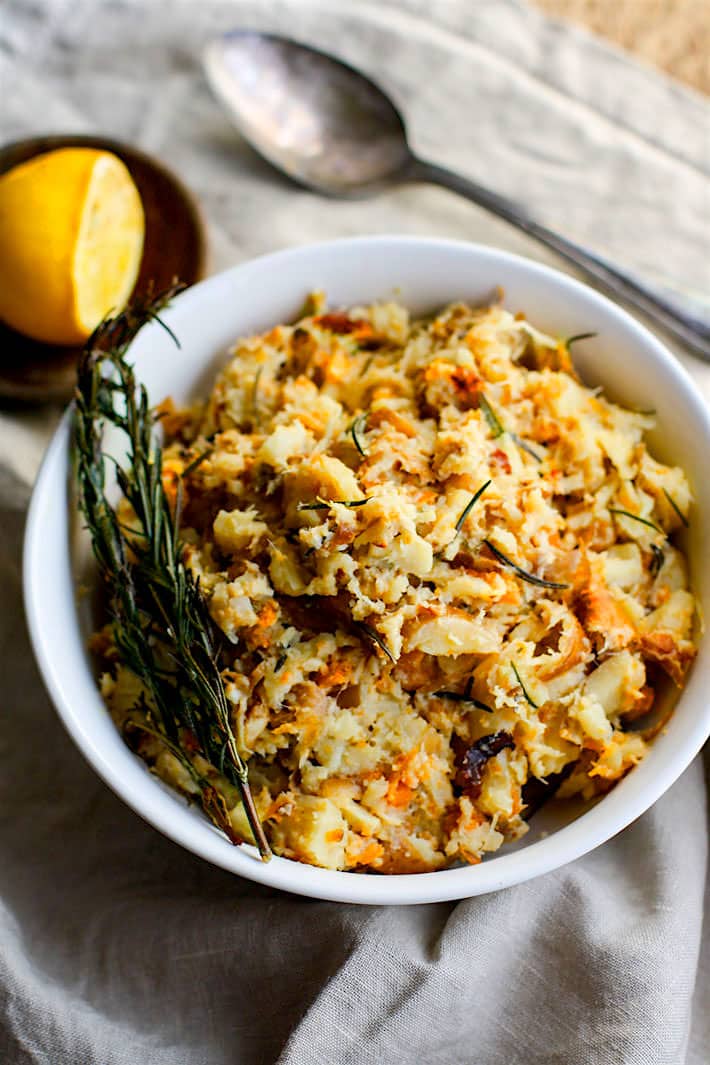 Crock Pot Rosemary Carrot Parsnip Mash. A healthy paleo gluten free side dish for your holiday table! Made simple and easy in the crock pot with real ingredients you have in your pantry! No stress and no mess. Vegan friendly. @cottercrunch