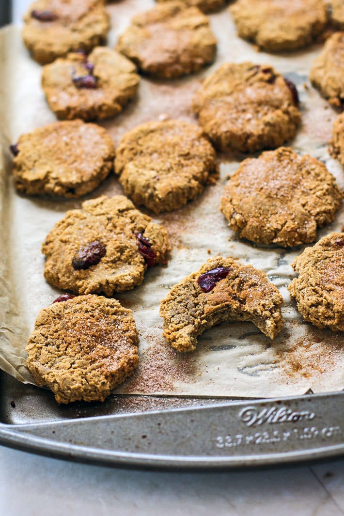 Vegan Cranberry Almond Molasses Cookies & 100 of the best cookie recipes for Christmas | PasstheSushi.com
