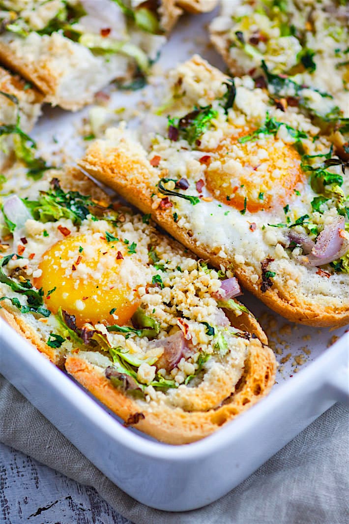 Healthy and gluten free Vegetable Stuffed Baked Egg Boats! For breakfast, brunch or dinner! These veggie packed baked egg boats are super easy, super healthy, and a tasty vegetarian meal that everyone enjoys!