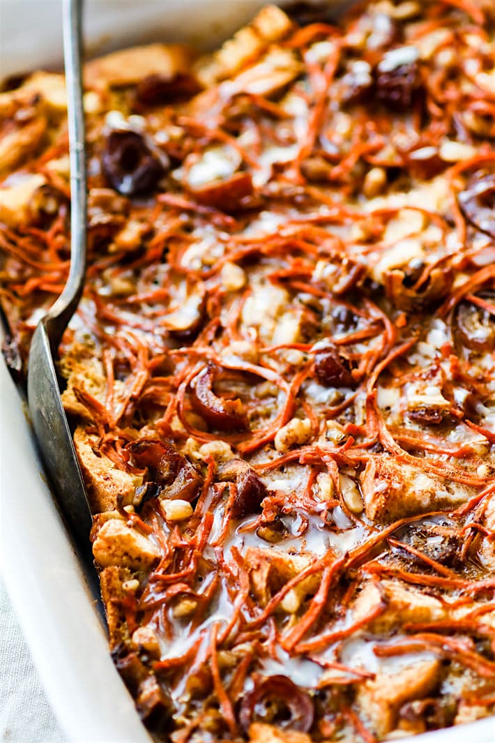 gluten free carrot cake bread pudding casserole (dairy free). EASY to Make ahead! A Healthier gluten free carrot cake recipe in breakfast form and dairy free! @cottercrunch
