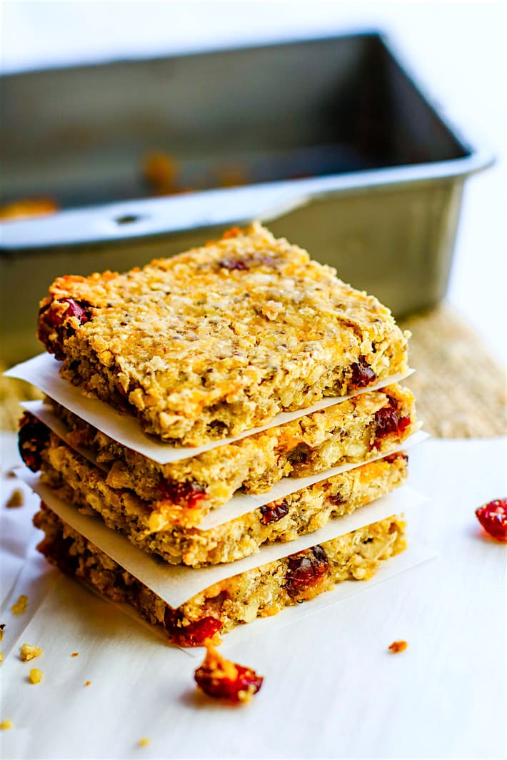 How to Make Homemade Vegan Protein Bars {Gluten Free, Nut Free}. No protein Powder Needed! Simple, healthy, and delicious vegan protein bars you can make for post workout, breakfast, or snacking.