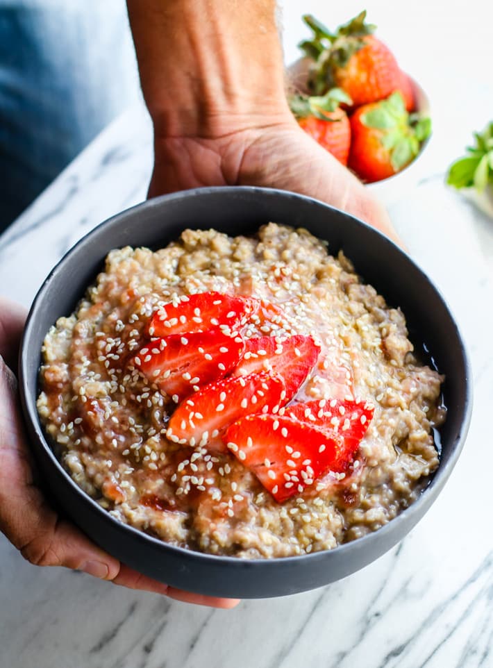 Gluten Free Honey Sesame Strawberry Overnight oatmeal! A light and energizing overnight oatmeal that is vegan, simple to make, and loaded with nourishment!