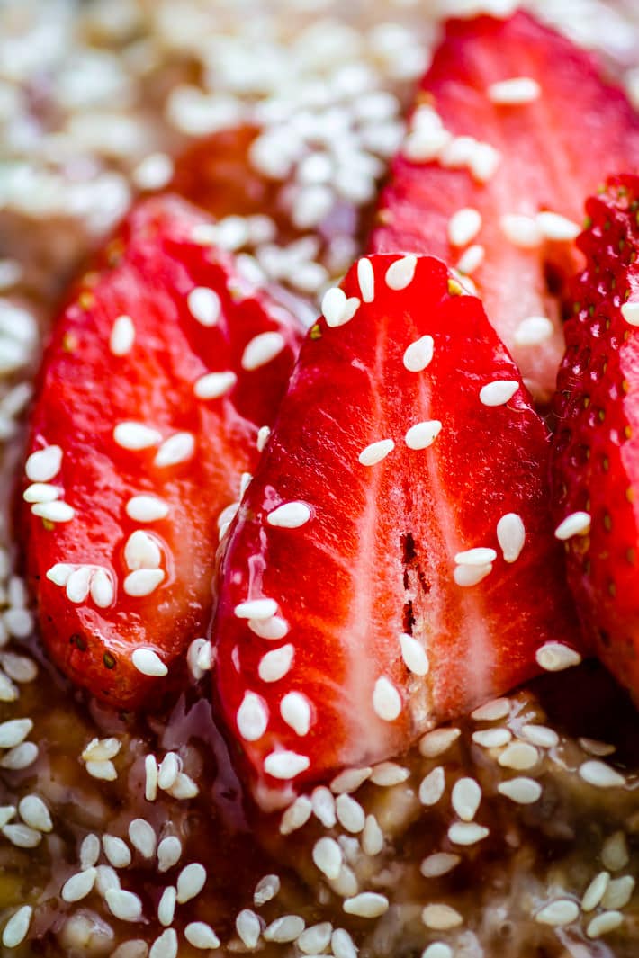 Needing a boost of energy ? Try this Honey Sesame Strawberry Overnight oatmeal! A light and naturally sweetened overnight oatmeal that is gluten free, vegan, simple to make, and loaded with extra nourishment!