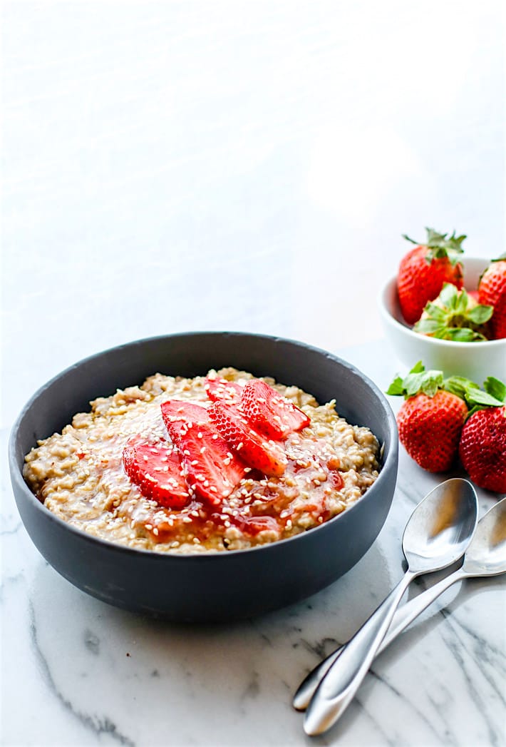 Gluten Free Honey Sesame Strawberry Overnight oatmeal! A light and energizing overnight oatmeal that is vegan, simple to make, and loaded with nourishment!