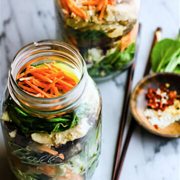 mason jar salads made with gluten free leftovers