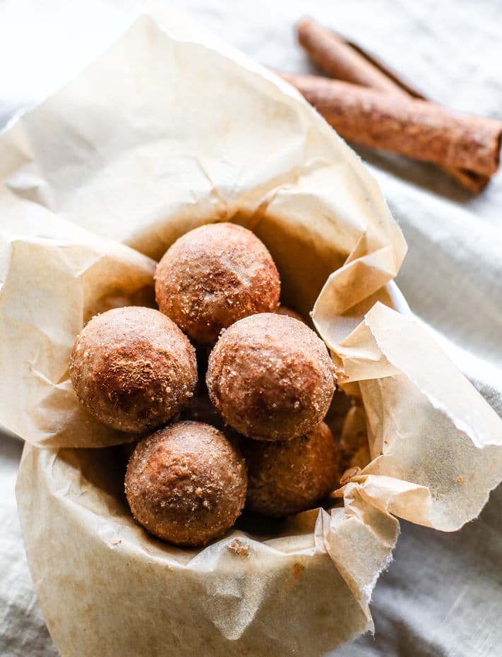 No bake protein bites are a great anytime snack! Cinnamon Vanilla Breakfast Protein Bites are super easy to make. Healthy, great for snacks or breakfast on the go, and kid friendly. Learn how to make gluten-free no bake protein bites in this step by step video!