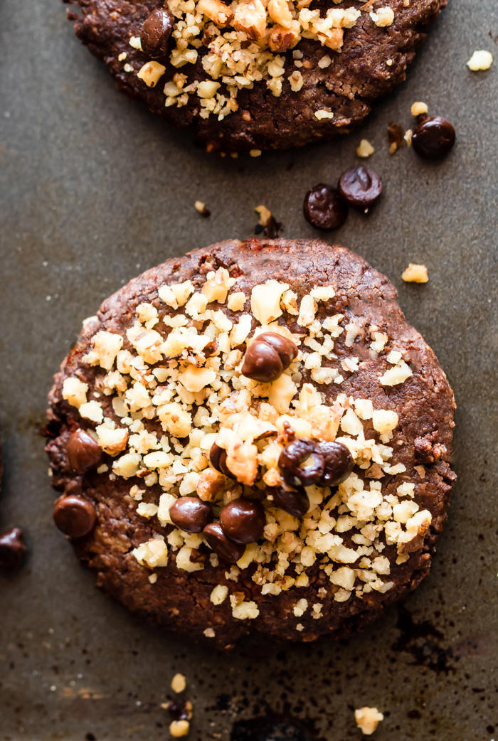 AMAZING Flourless Double Chocolate Nut Cookie Sandwiches! Healthy Dark chocolate Flourless cookie sandwiches with a nutty filling! Naturally Gluten free.