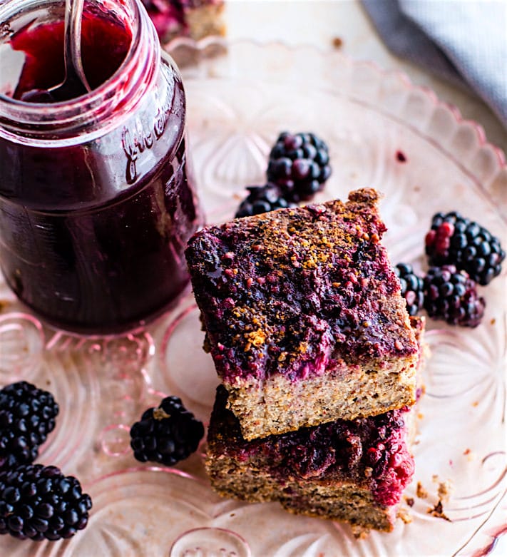 healthy gluten-free snack cakes made with quinoa and blackberry jam