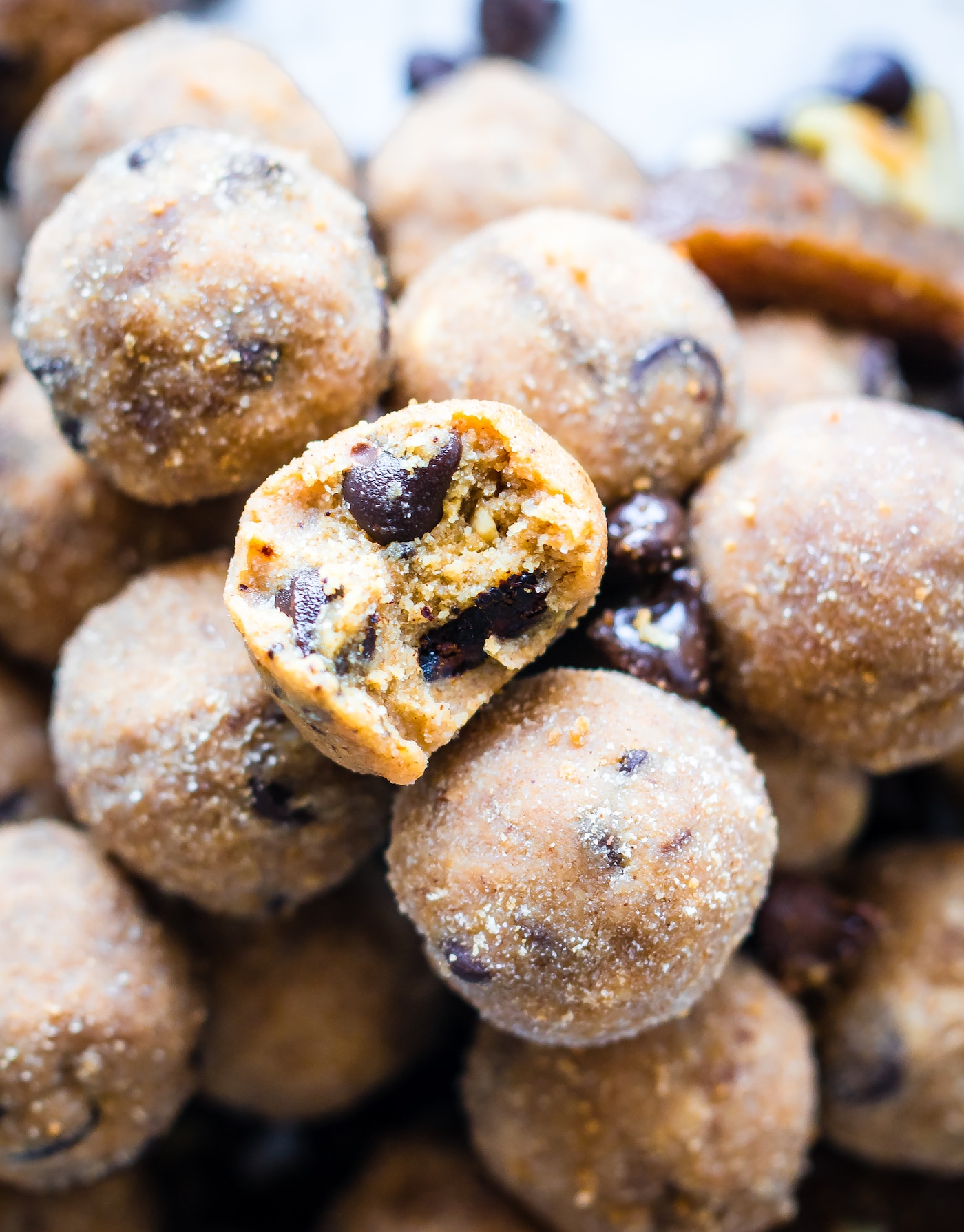 Chocolate Chip Toffee is just meant to be together! But what if we made it healthier? Yes, Maple Chocolate Chip Toffee Bites that are paleo friendly, no bake, and just plain delicious! A perfect bite size dessert to make for holidays or any time!