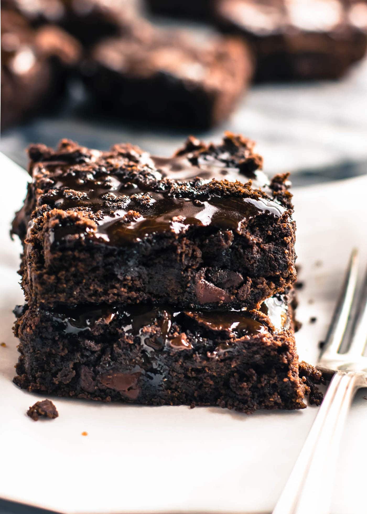 Dark Chocolate Caramel Brownies | paleo + vegan brownie recipe