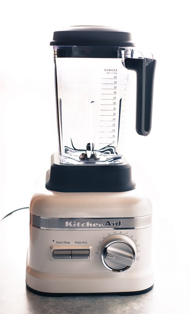  Holiday Kitchen Essentials from KitchenAid that will simplify the entertaining process! The right equipment is key in the kitchen while you prep and cook. 