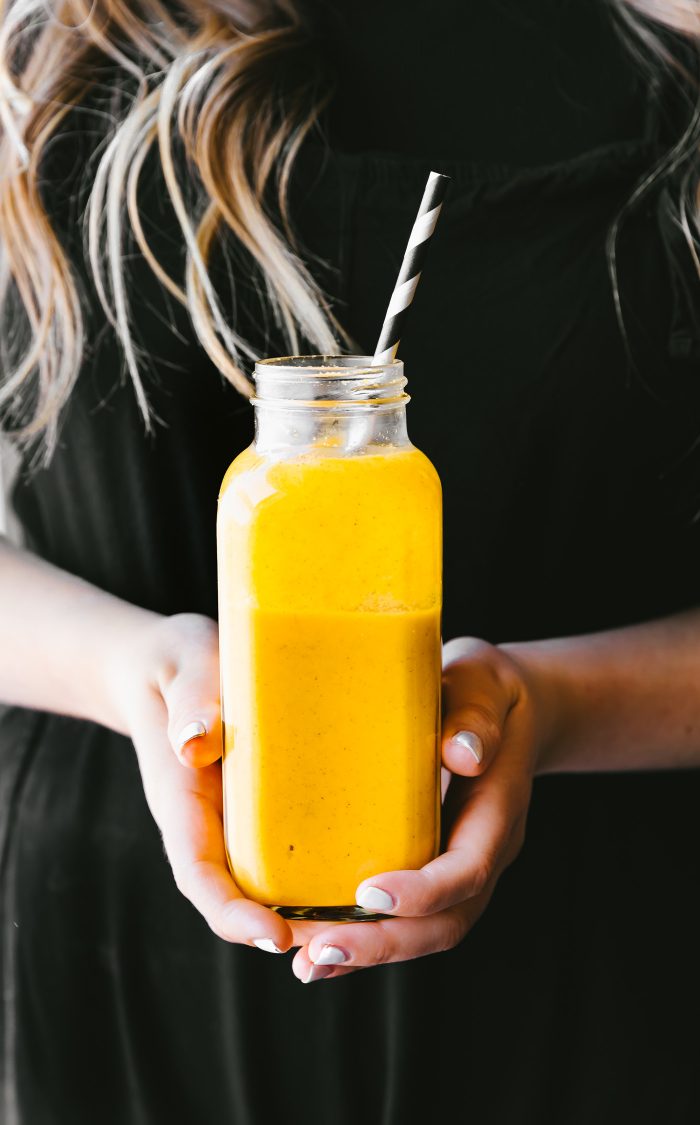 These Orange Probiotic Immunity Boosting Smoothies are perfect for breakfast on the go. A vegetable and fruit based yogurt smoothie rich in vitamin C, Vitamin A, fiber, and Calcium. No sugars added.#smoothies #cleaneating #fruit #vegetables #breakfast #healthy