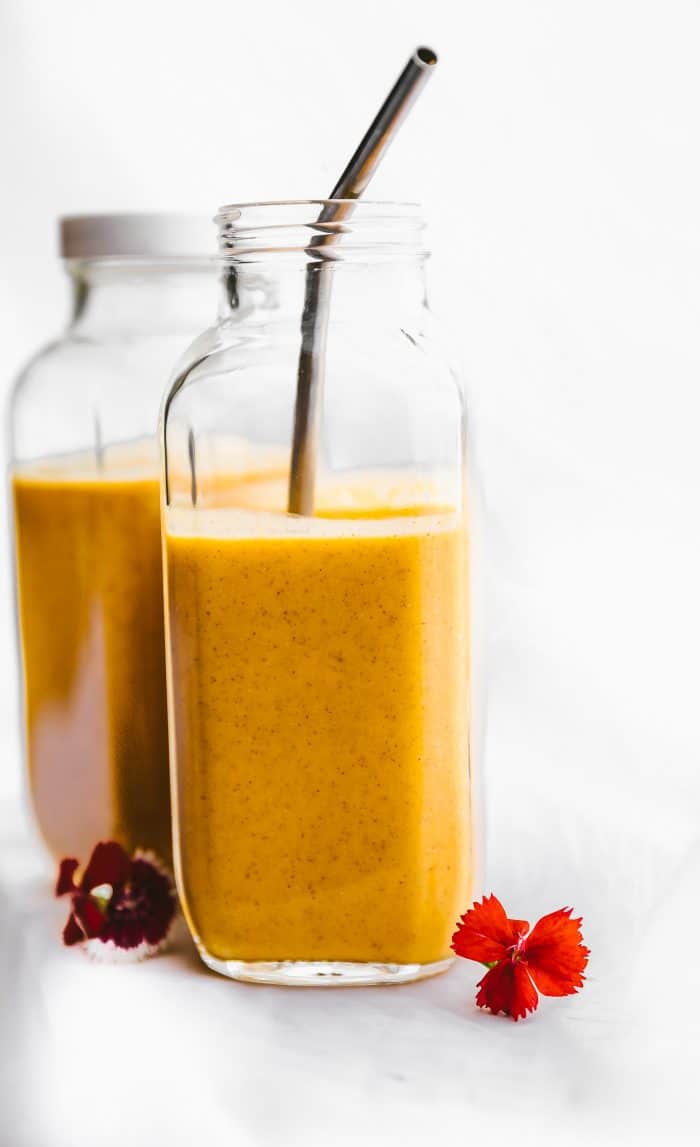 These Orange Probiotic Immunity Boosting Smoothies are perfect for breakfast on the go. A vegetable and fruit based yogurt smoothie rich in vitamin C, Vitamin A, fiber, and Calcium. No sugars added.#smoothies #cleaneating #fruit #vegetables #breakfast #healthy