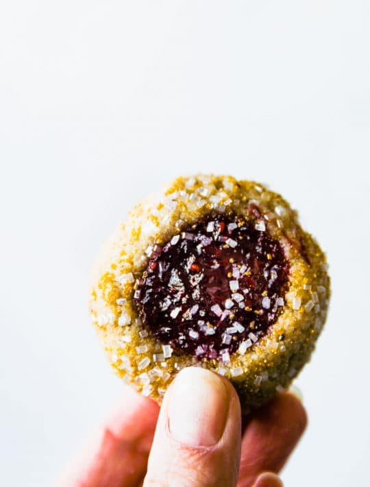 thumpbring cookies with raspberry