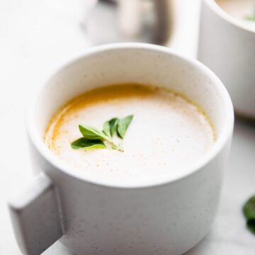 BONE BROTH LATTE is a delicious hot drink with nutritional benefits! It has collagen and healthy fats, making it a healthy replacement for coffee. #bonebroth #latte #hotdrinks #guthealth