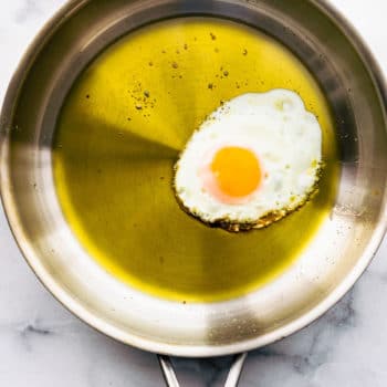 making a fried egg in olive oil