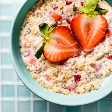 Strawberry Overnight Oats with Chia Seeds